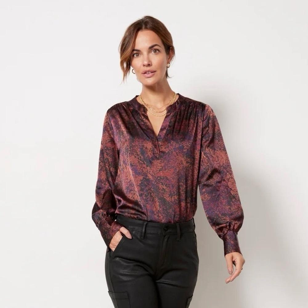 Evereve Ava Abstract Satin Top in Brown/Blue Multi Size XS